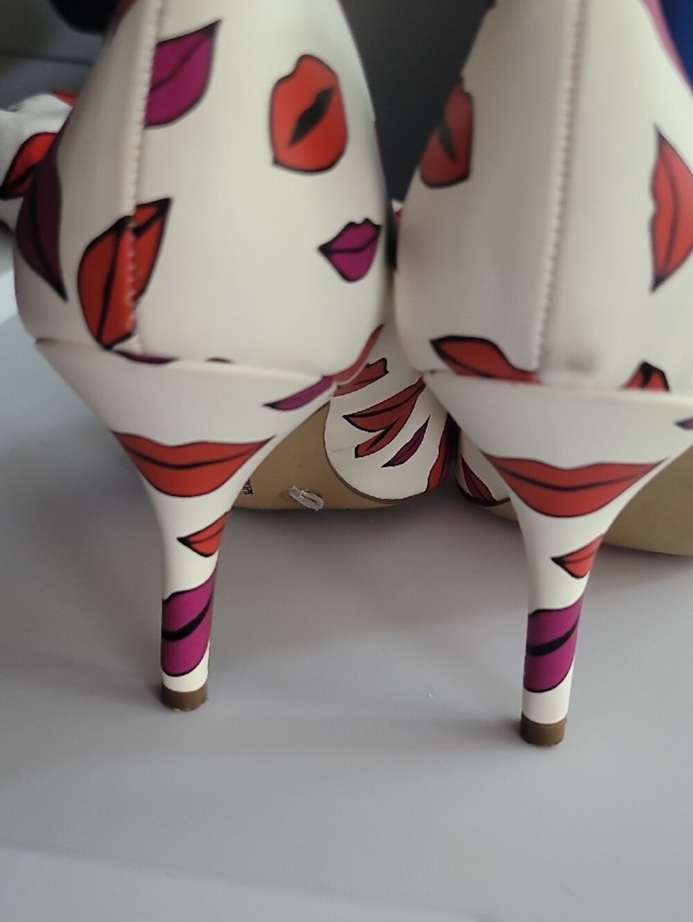 INC International Concepts White with Red Lip Print Heel Shoes 8.5 - Picture 11 of 14